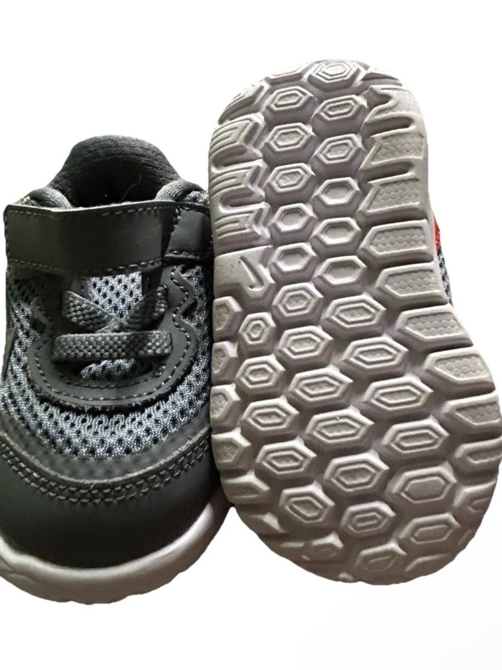 NWOT Toddler Nike Grey Sneakers Size 3 Easy On Easy Off First Walker - Picture 2 of 3